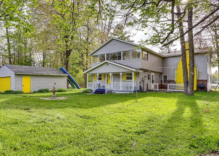 Manistee Forest Retreat: Group-Friendly Lake House