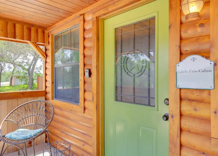 Cozy Couple'S Cabin Retreat In Concan!