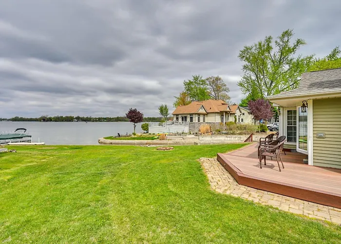 Scenic Views: Spacious Webster Lake House!