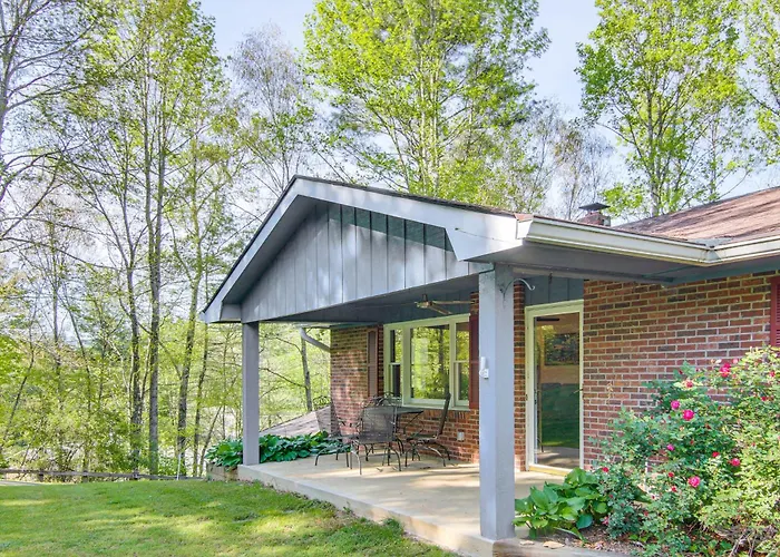 1 Mi To Pisgah Nat'L Forest: Wooded Haven W/ Deck