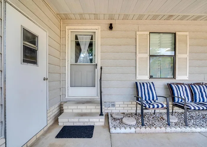 Golf & Pool Access: Home W/ Yard In Lady Lake