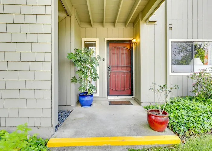 Private Patio & Workspace: Quiet Sonoma Condo!