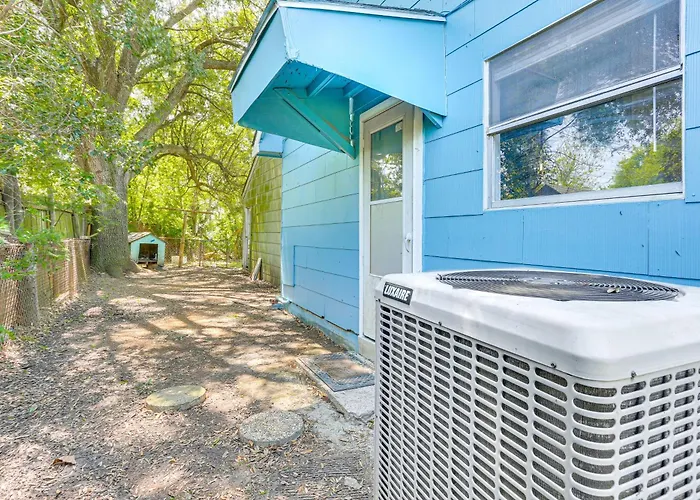 Peaceful & Pet Friendly: Port Arthur Apt W/ Yard