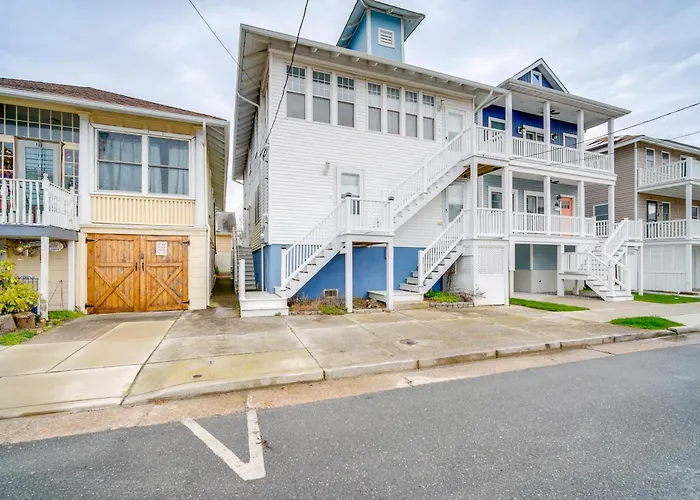 Walk To Ventnor Beach & Boardwalk: Coastal Gem