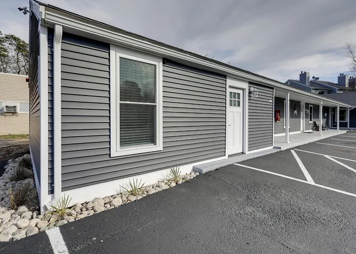 3 Mi To Main Street: Newly Renovated Wareham Apt!