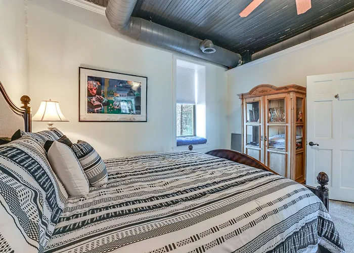 Steps To Historic Riverfront: Chic Dtwn Condo!