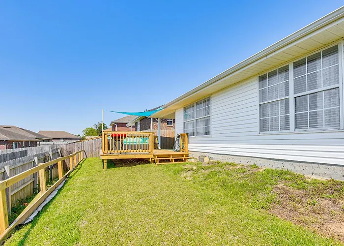 Outdoor Entertaining Space: Family Home In Milton