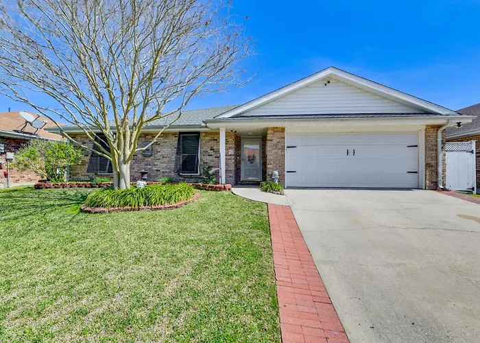 Boat Dock & Lift: Waterfront Getaway In Slidell!