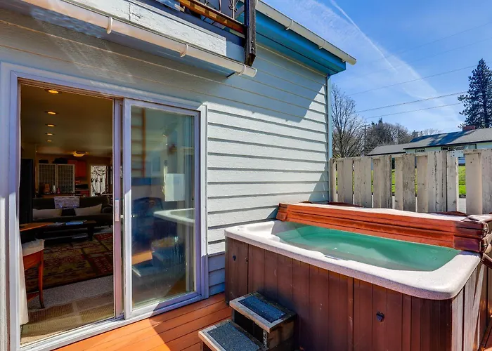 Hot Tub & Decks: Central Hood River Townhome!