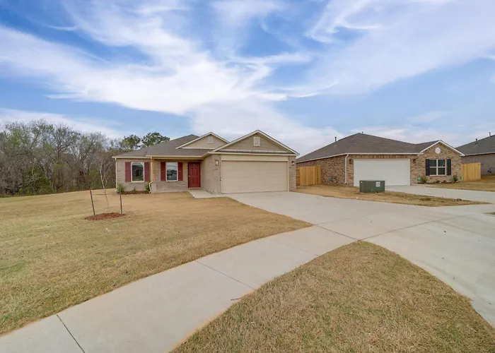 Family-Friendly, Pets Welcome: Broken Arrow Gem!