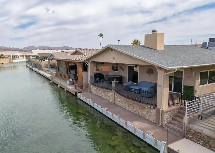 Apache Fyre, Canal Front Dock, Moovlaya Keys