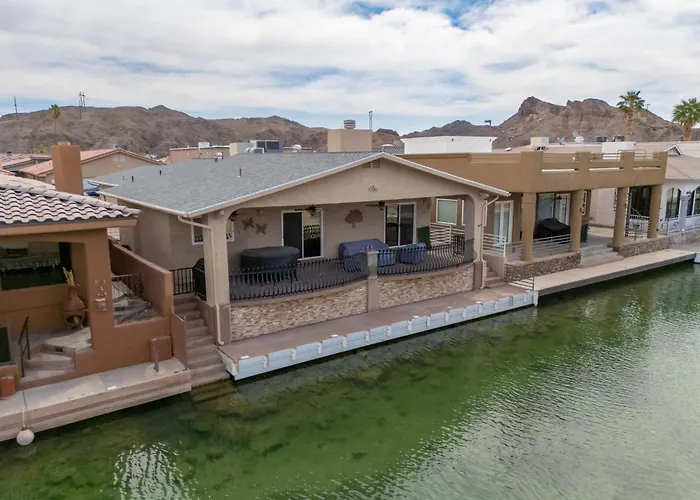 Apache Fyre, Canal Front Dock, Moovlaya Keys