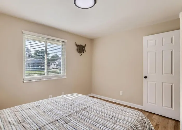 Pet Friendly 3 Bedroom Near To Red Rocks And Belmar In Denver