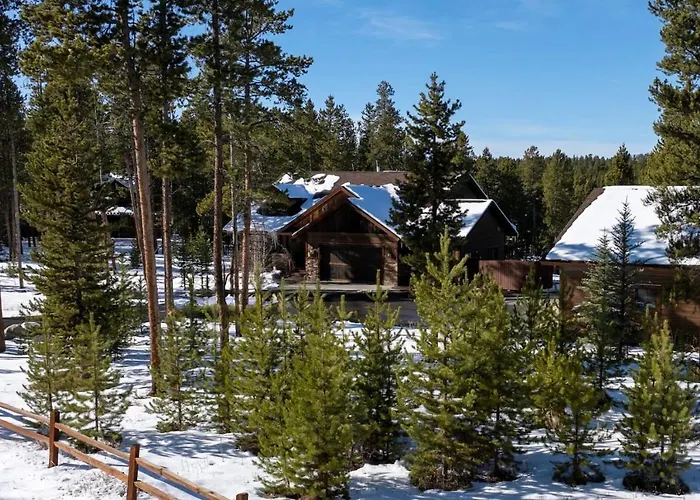 Wagon Ranch Ultimate Retreat With Hot Tub