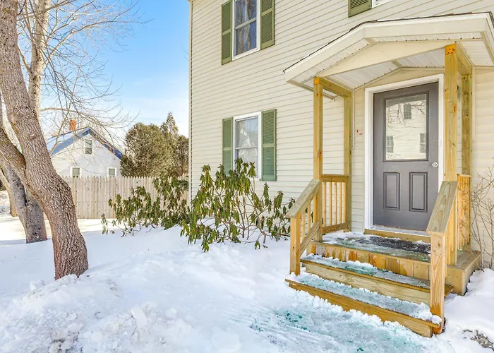 1/2 Mi To Dtwn & Harbor Park: Home W/ Large Yard!