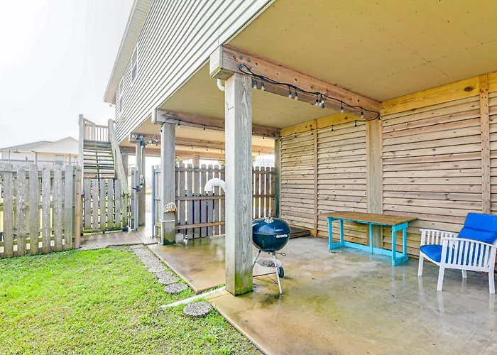 Walk To Beach; Surfside Beach Home W/ Deck