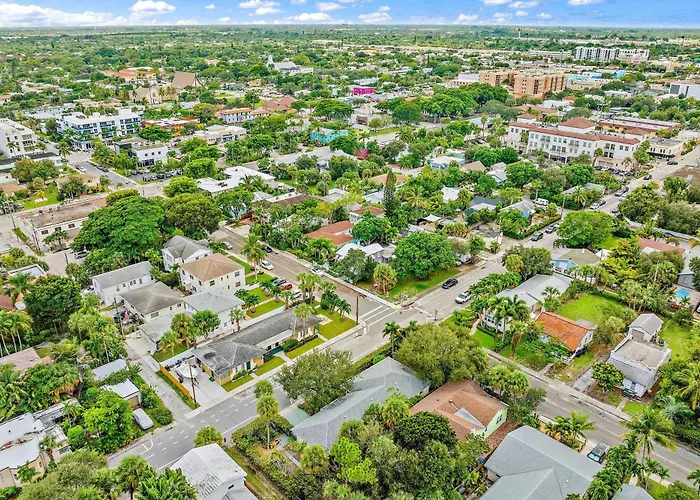 1 Mi To Shore: Pet-Friendly Lake Worth Beach Home!