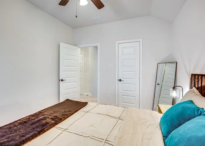 Game Room + Home Theater: Retreat Near Omni Pga!