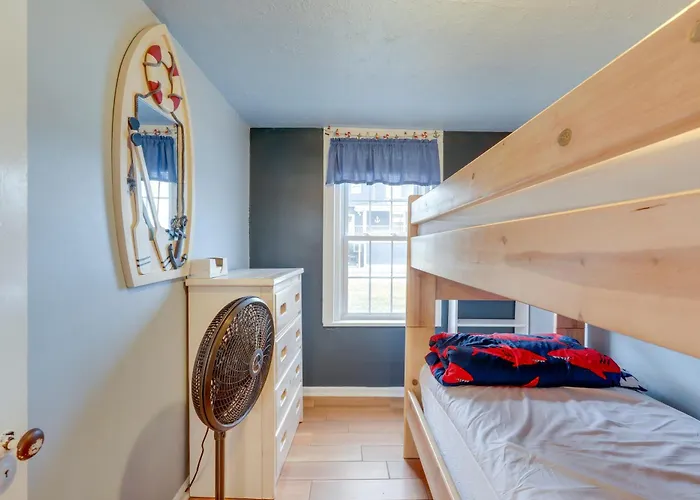 < 1/2 Mi To Beach: Wildwood Getaway W/ Patio!