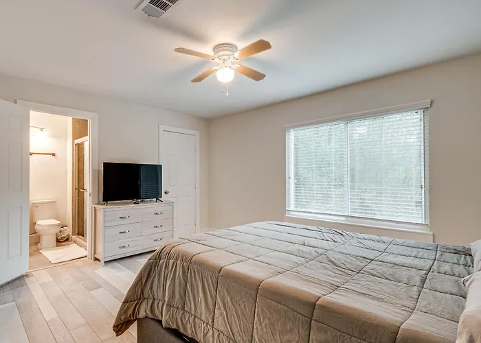 Family Retreat W/ Pool Table Near The Woodlands!