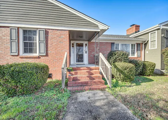 Waterfront Home W/ Deck & Yard In Hampton!