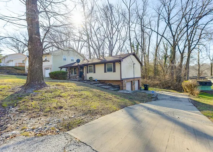 12 Mi To Dtwn St Louis: Family Home W/ Fireplaces!