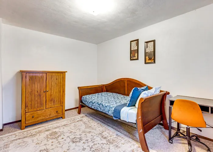 12 Mi To Dtwn St Louis: Family Home W/ Fireplaces!