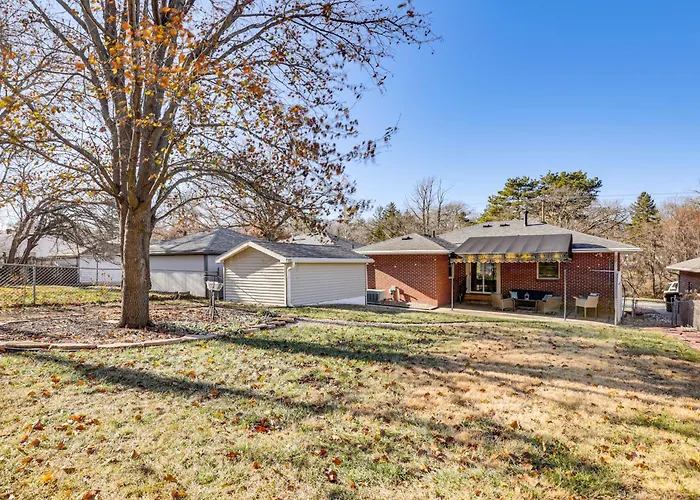 Fox Run Bungalow W/ Patio & Yard In Lincoln!