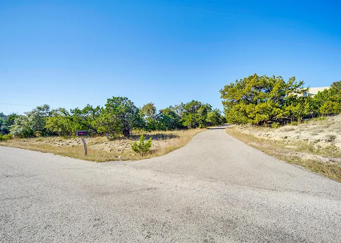 5 Mi To Dtwn Dripping Springs: Cabin W/ Jacuzzi!