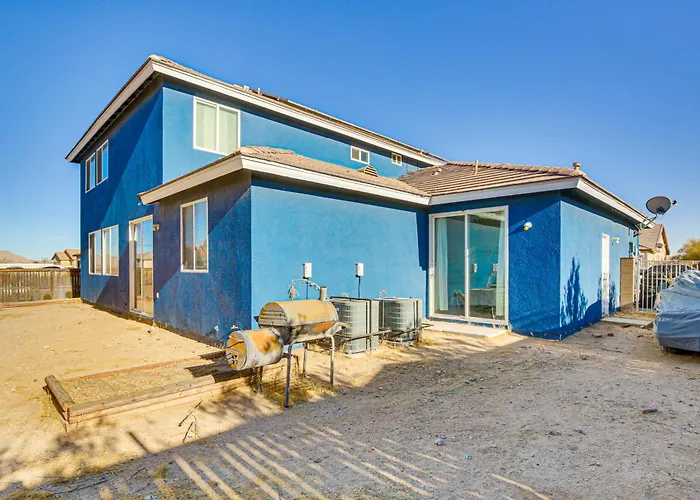 Pool Table & Charcoal Grill: Home In Victorville!