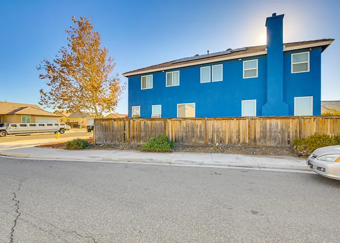 Pool Table & Charcoal Grill: Home In Victorville!