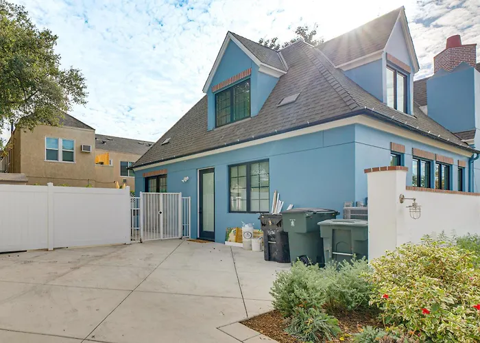 Rose Bowl, New Pasadena Home Steps To Old Town