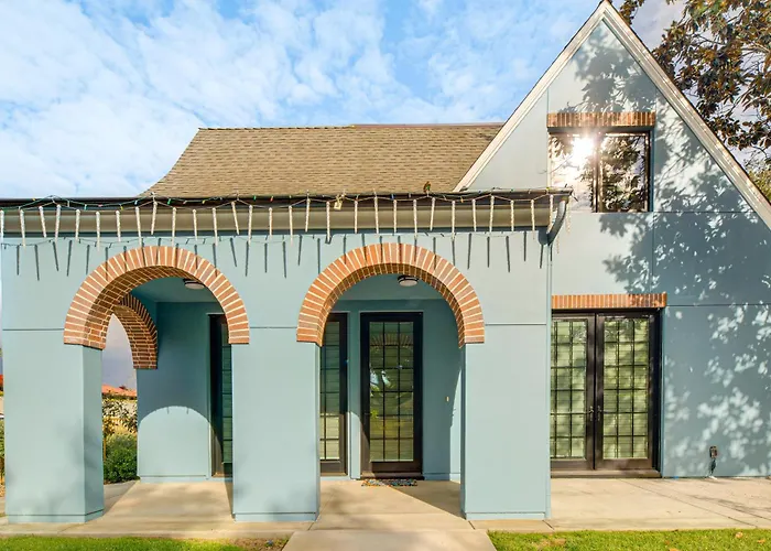 Rose Bowl, New Pasadena Home Steps To Old Town