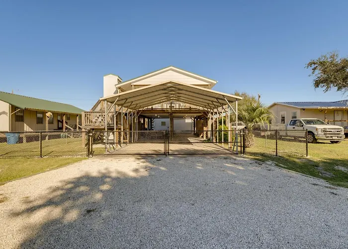 2 Mi To Beach + Fishing Pier: Gulf Coast Retreat