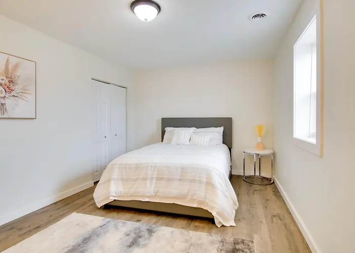 < 1 Mi To Lake Ontario: Oswego Group Retreat