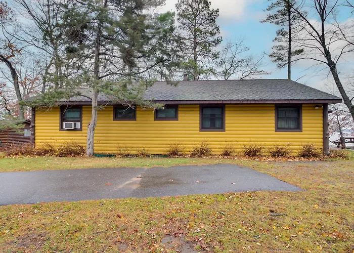 Scenic Cabin W/ Private Beach In Crosslake!