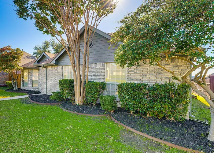 1/2 Mi To Frisco Commons! Family Getaway W/ Patio