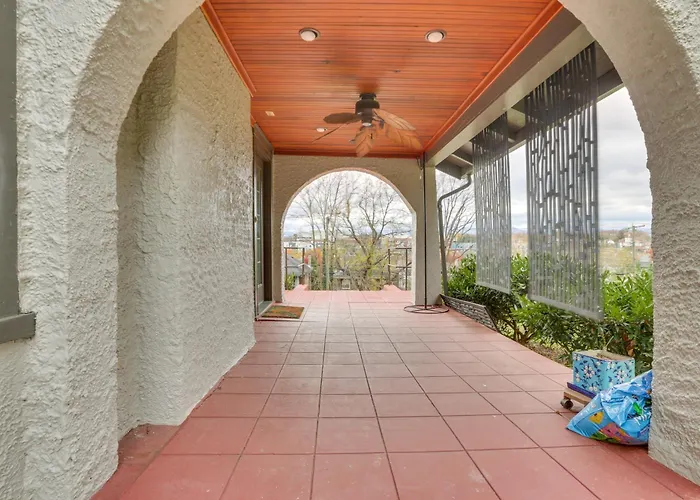 Walk To Roanoke River Greenway: Mountain-View Home