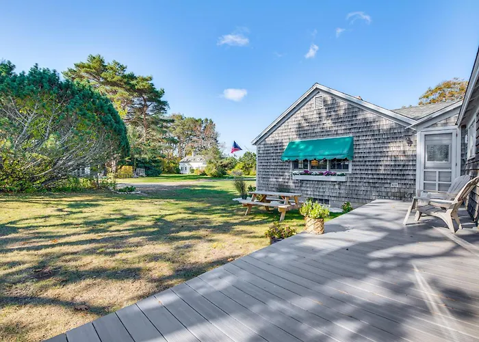 Steps To North Hampton Beach: Cottage W/ Deck!