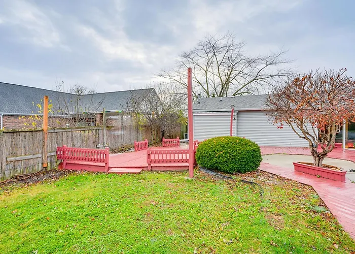 Pet-Friendly Flushing Getaway Near Downtown