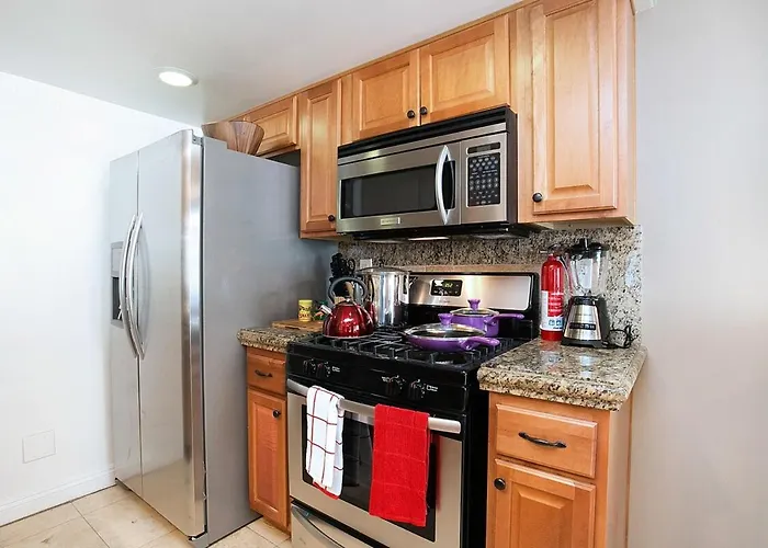 Costa Mesa -Newport- Patio - Free Parking-Cm-2