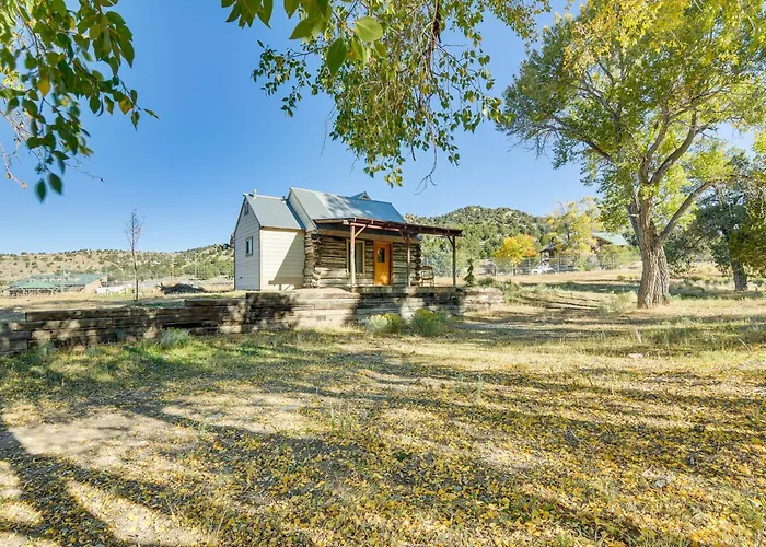 Bryce Canyon Basecamp: Historic Homesteader Cabin