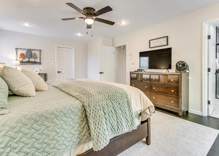 3 Mi To Lake: House W/ Fire Pit In Mountain Home!