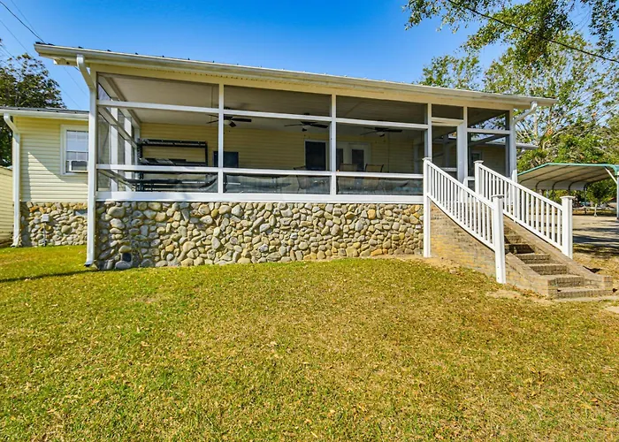 Walk To Marina! Prosperity Home W/ Screened Porch