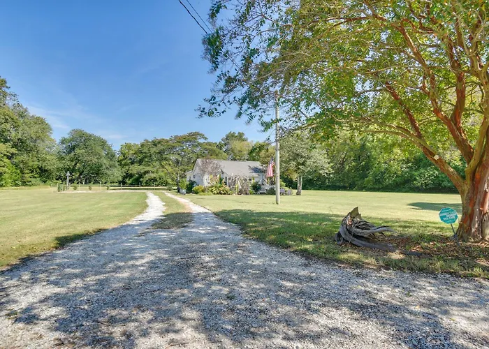 Bungalow W/ Large Yard: 8 Mi To Cape Charles Beach