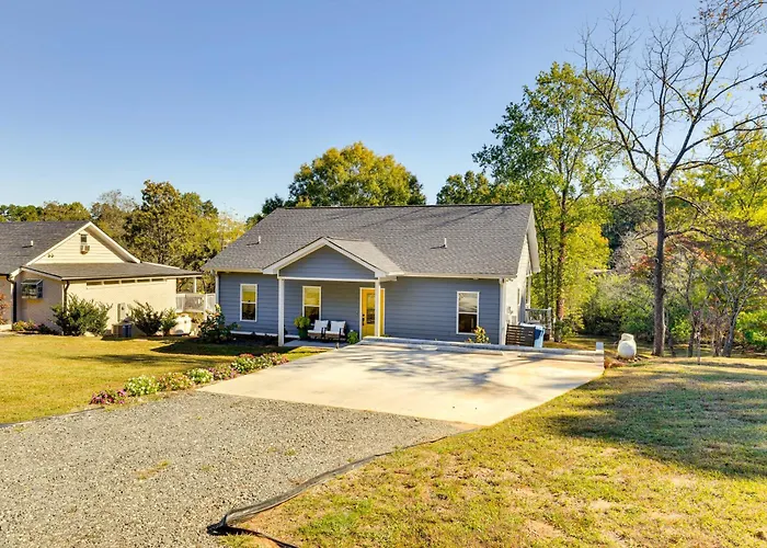 Waterfront Lake Hickory Retreat W/ Private Dock!