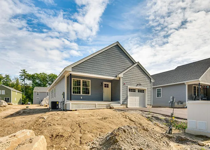 Walk To Beaches & Parks: Home W/ Deck In Laconia