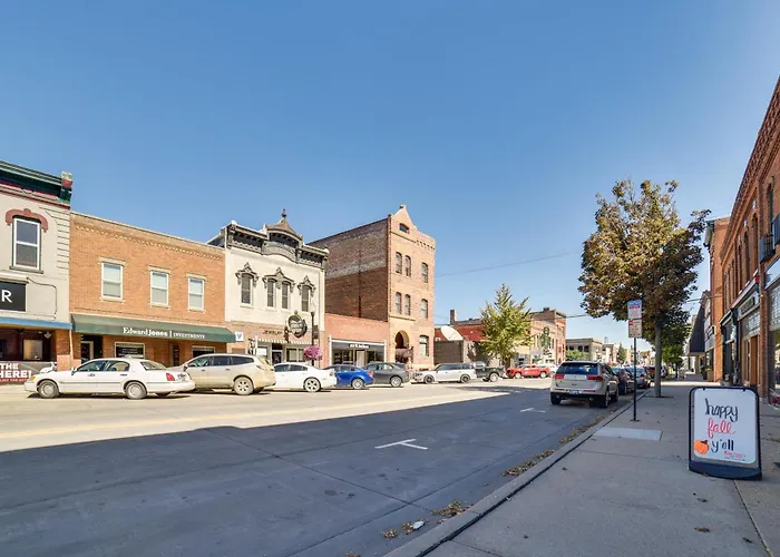 Downtown Yankton Suite: Walk To Restaurants!