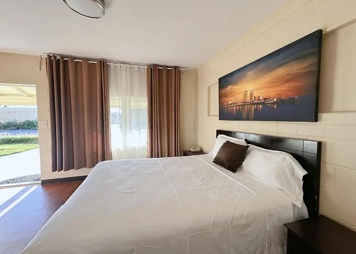 Royal Inn And Suites