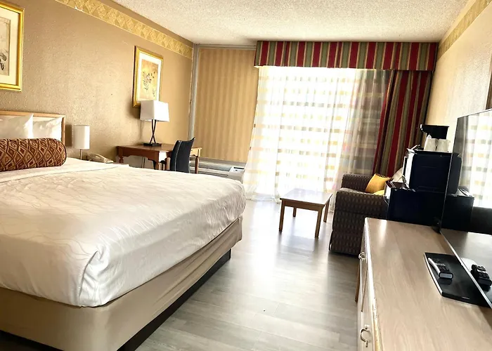 Brentwood Inn & Garden
